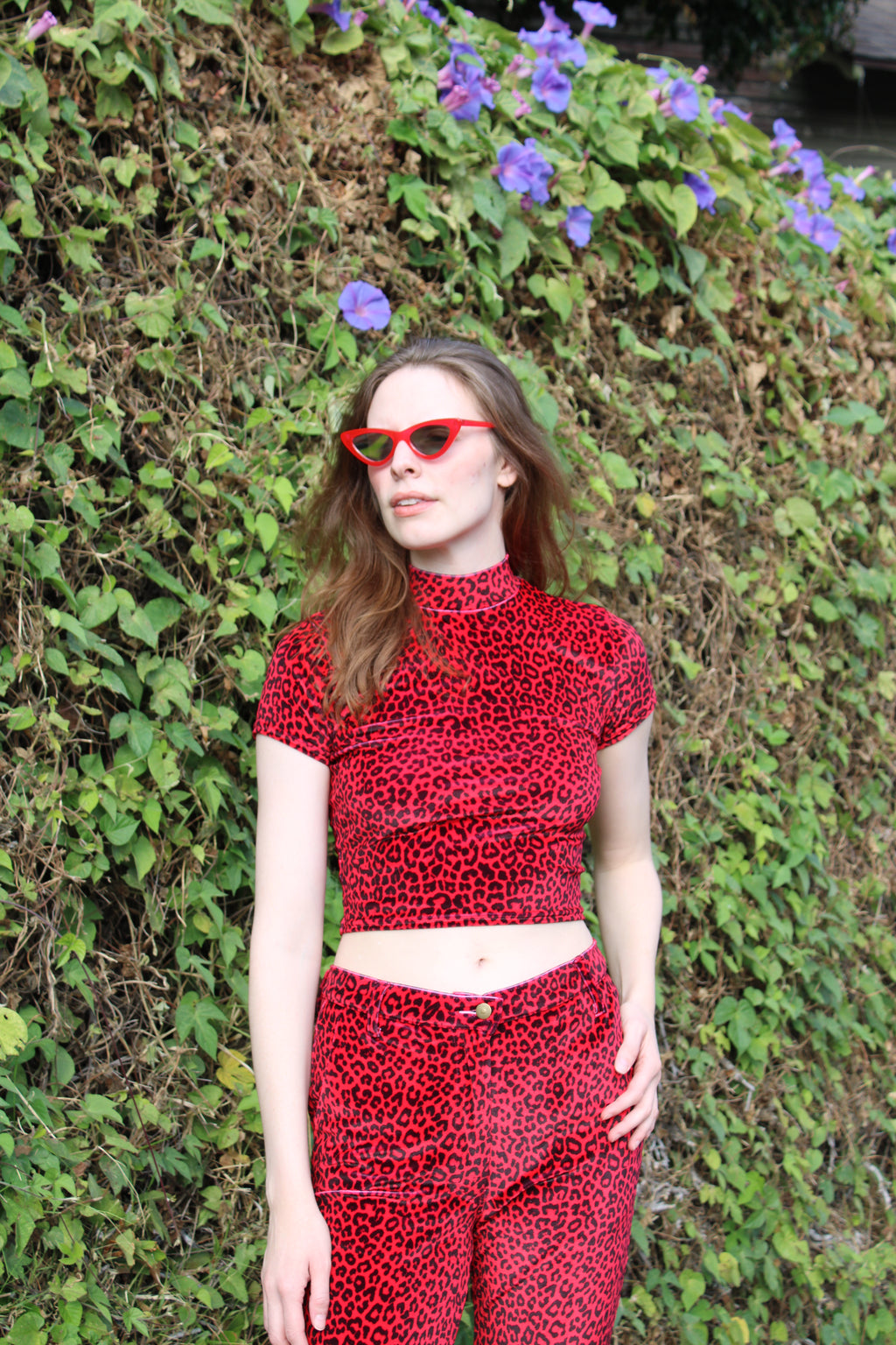 The 90s Short Sleeve Mock Neck - Red Leopard