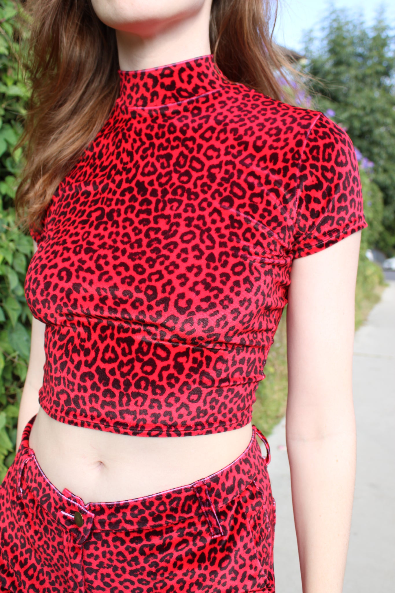 The 90s Short Sleeve Mock Neck - Red Leopard
