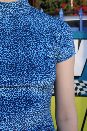 The 90s Short Sleeve Mock Neck - Blue Leopard